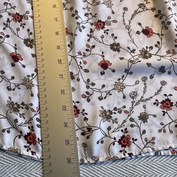LOFT White Floral Cap Sleeve Blouse XL Pit to Pit 25” Preworn   SO PRETTY - Picture 12 of 13
